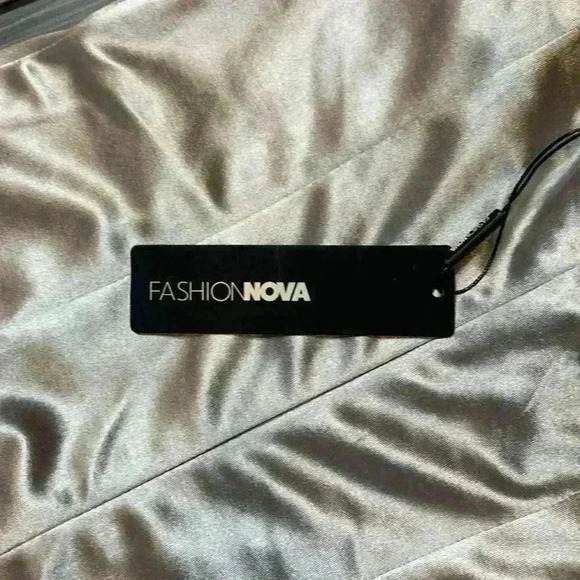 Fashion Nova Silver Alexi Corset Halter Neck Padded Bra Maxi Dress Size S - Picture 7 of 13